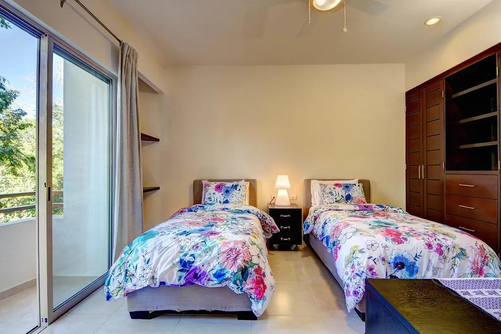 ホテル Garden Lili 3 Bedroom Sleeps 6 トゥルム